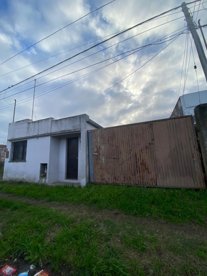 Casa a reciclar/ lote para galpon.