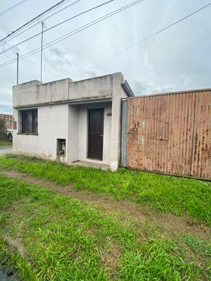 Casa a reciclar/ lote para galpon.