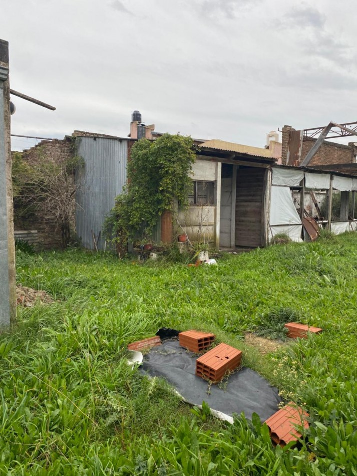 Casa a reciclar/ lote para galpon.