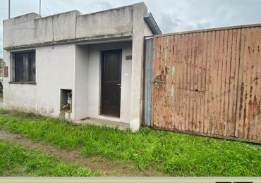 Casa a reciclar/ lote para galpon.